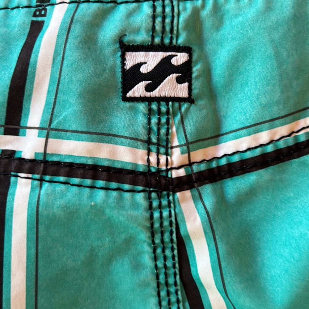 Billabong Board Shorts (33) - Picture 4 of 9
